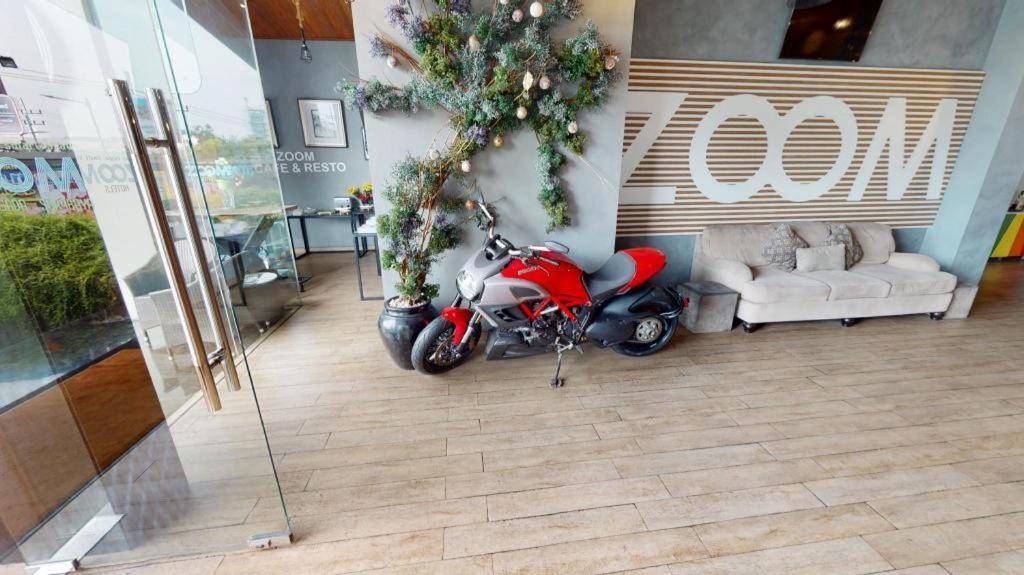 Zoom Dharmahusada Hotel Surabaya Exteriör bild