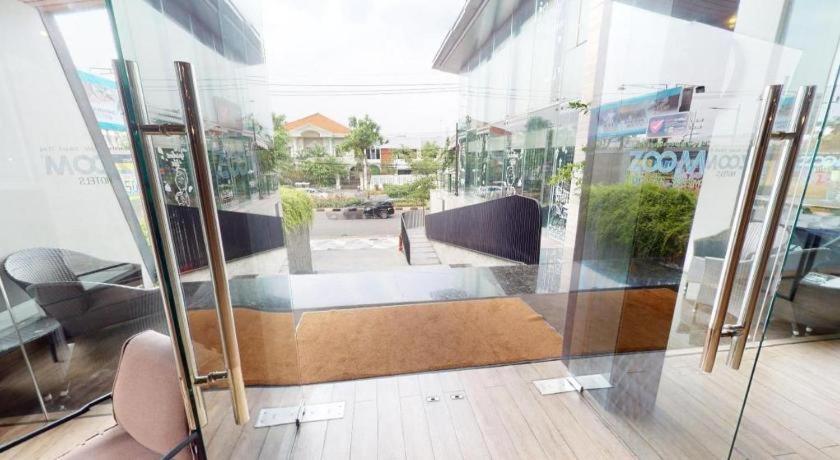 Zoom Dharmahusada Hotel Surabaya Exteriör bild