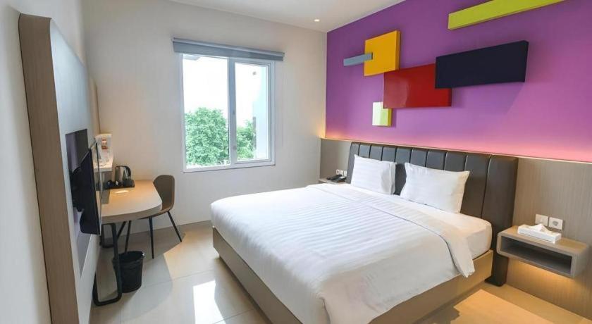 Zoom Dharmahusada Hotel Surabaya Exteriör bild
