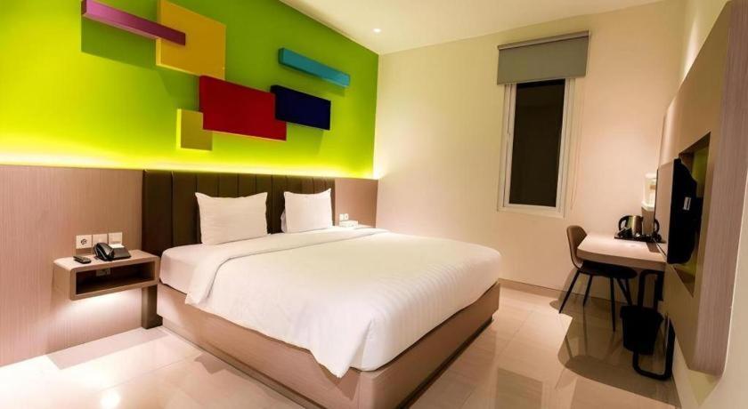 Zoom Dharmahusada Hotel Surabaya Exteriör bild